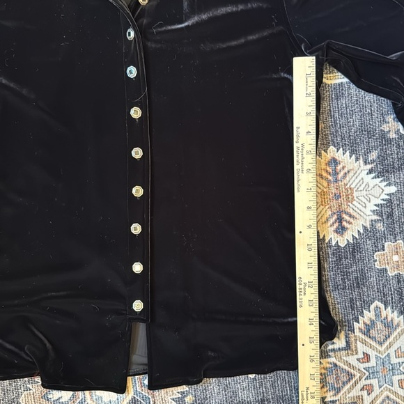 Harve Benard Women’s Black Velvet Button-Down Long Sleeve Blouse Size Large - Picture 10 of 11